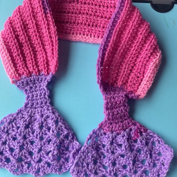 Hand crochet key hole scarf - Picture 4 of 4